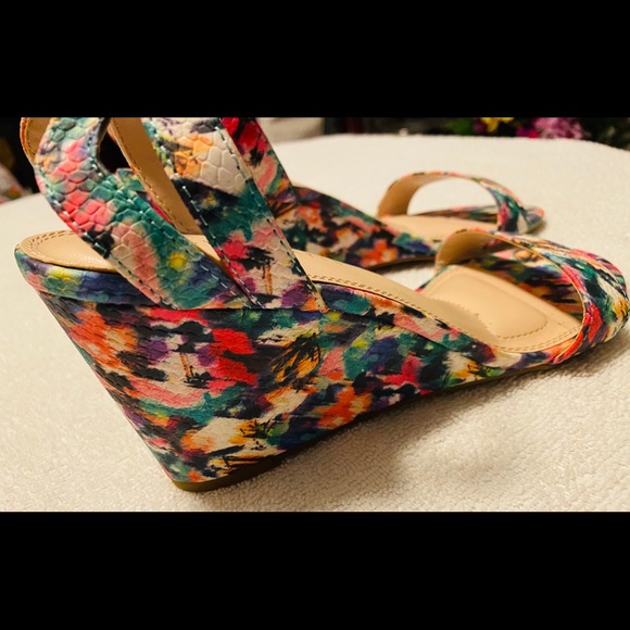 Brand New Stylish Wedges By KELLY & KATIE - box 28 - Picture 4 of 10